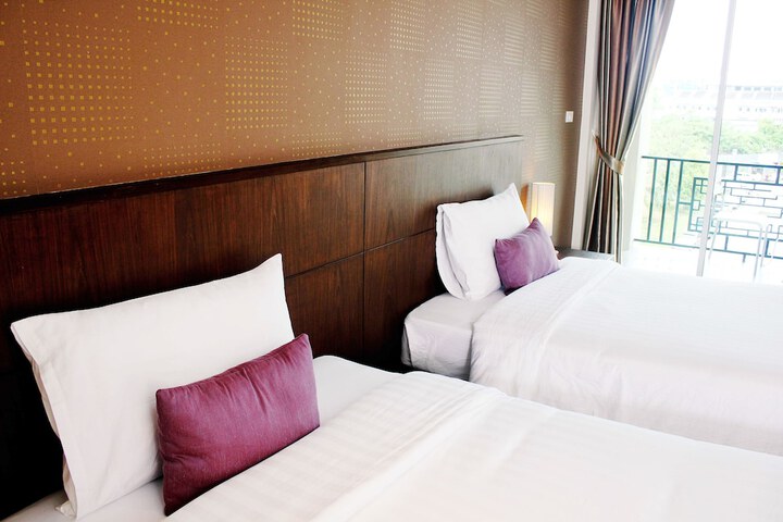 Room 27 of 65