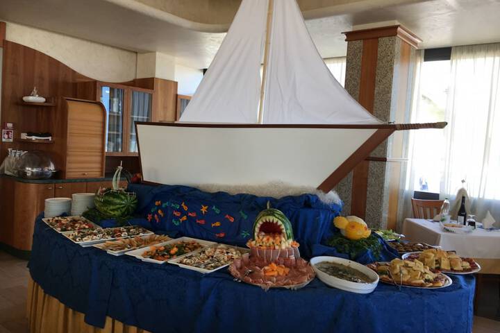 Dining 69 of 86