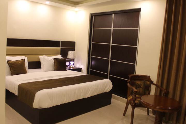 Room 5 of 43