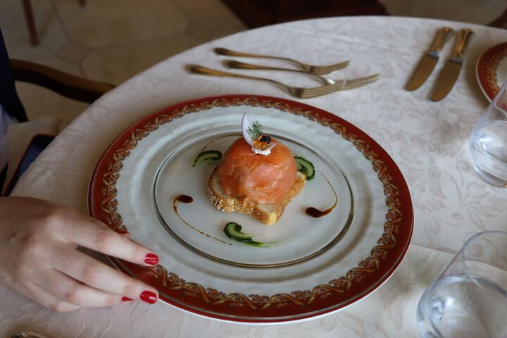 Dining 42 of 63