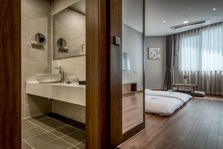 Room 12 of 84
