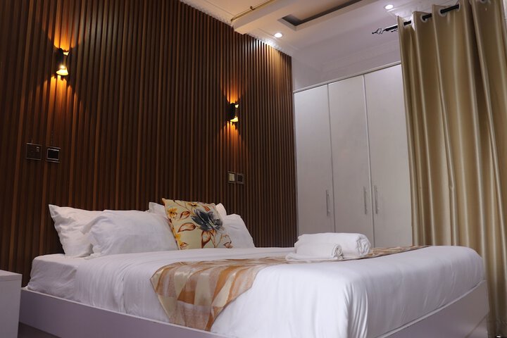Room 13 of 60