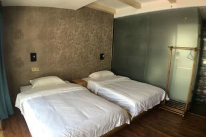 Room 5 of 30