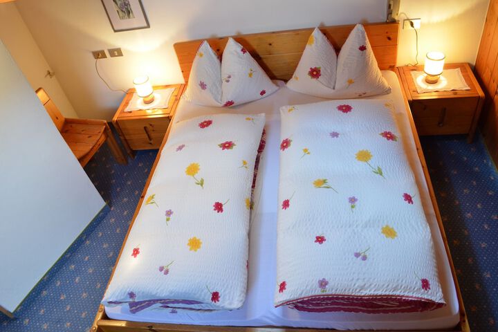 Room 6 of 92