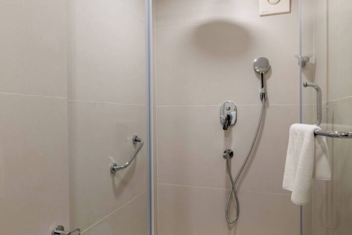 Room 156 of 226
