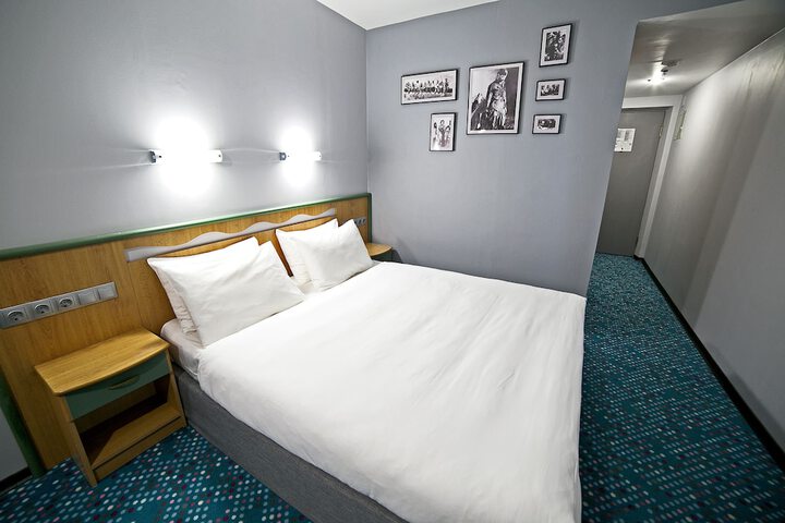 Room 10 of 66