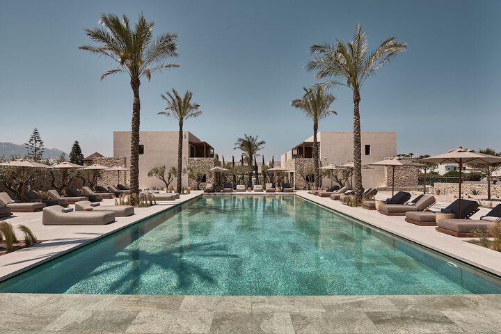 Pool 77 of 166