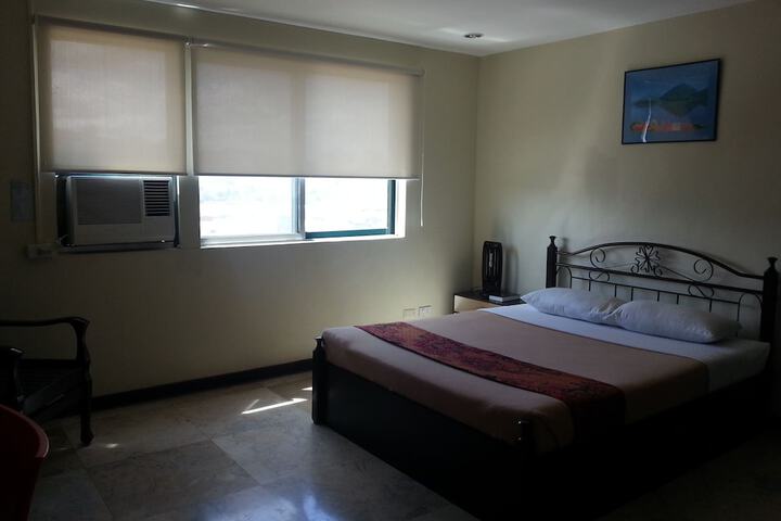 Room 4 of 12