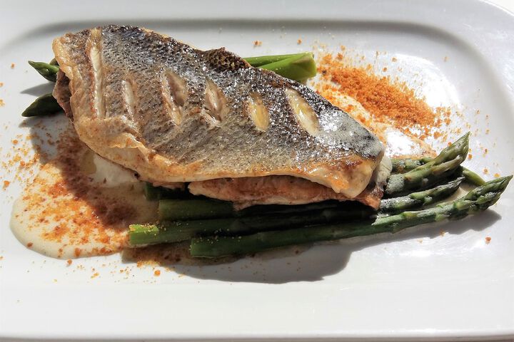 Dining 33 of 54