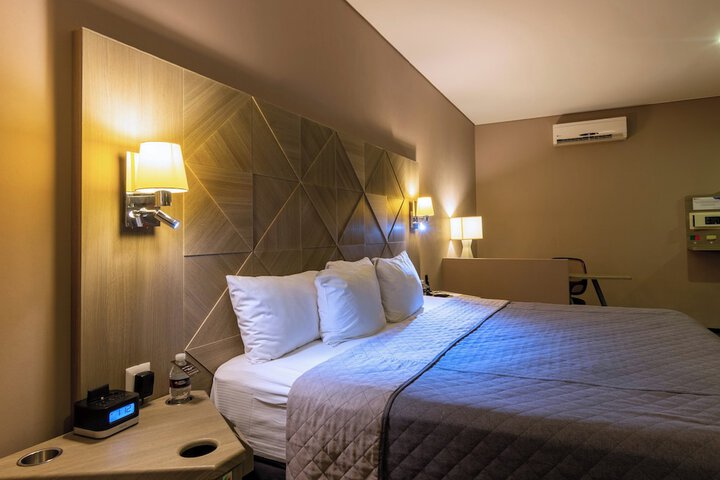 Room 34 of 100