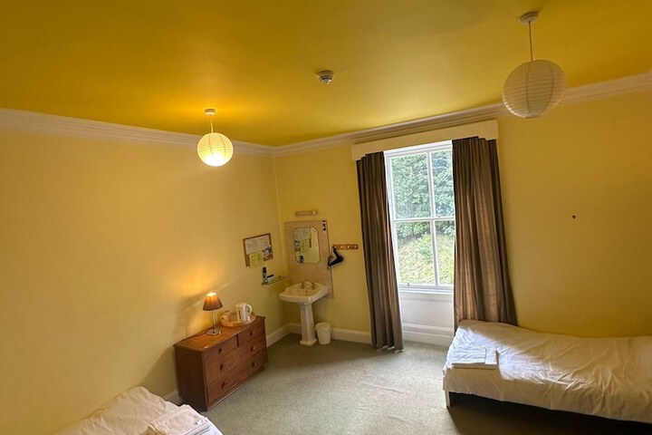 Room 12 of 32