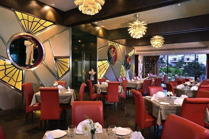 Dining 85 of 136
