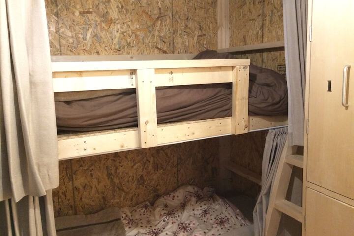 Room 9 of 34