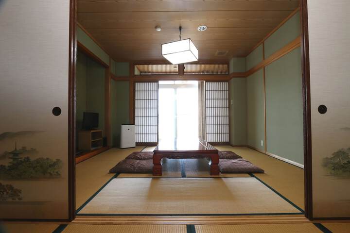 Room 8 of 55
