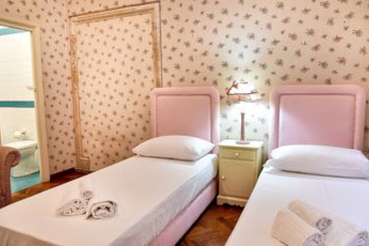 Room 84 of 196