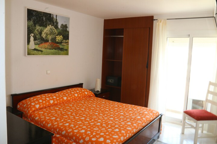 Room 8 of 70