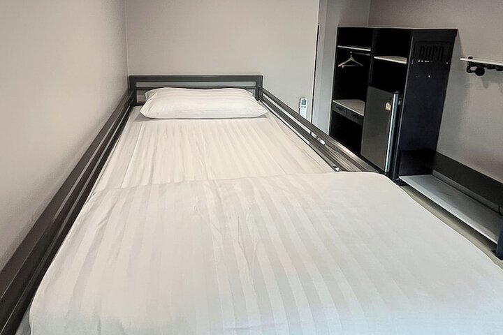 Room 27 of 84