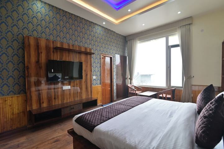 Room 30 of 42