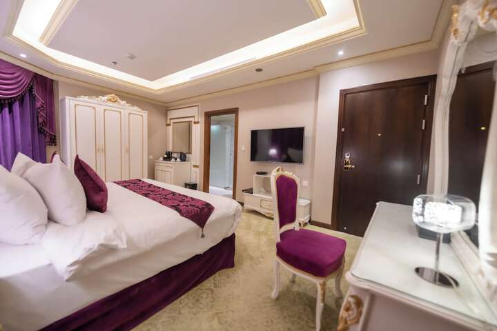 Room 21 of 76