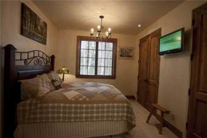 Room 7 of 18