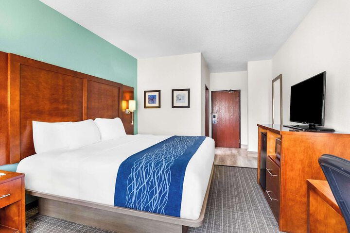 1 King Bed Business Room Upgrade (10 of 13)