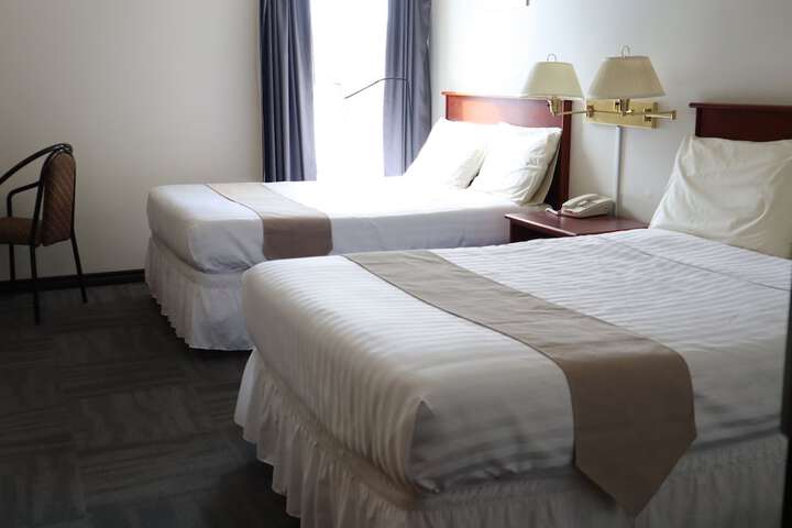 Room 8 of 33