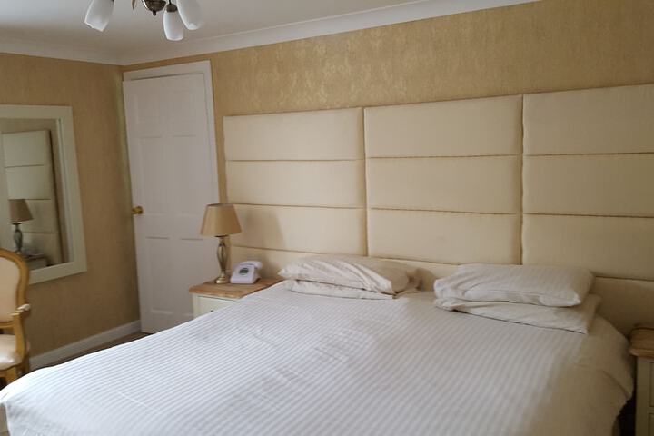 Room 9 of 37