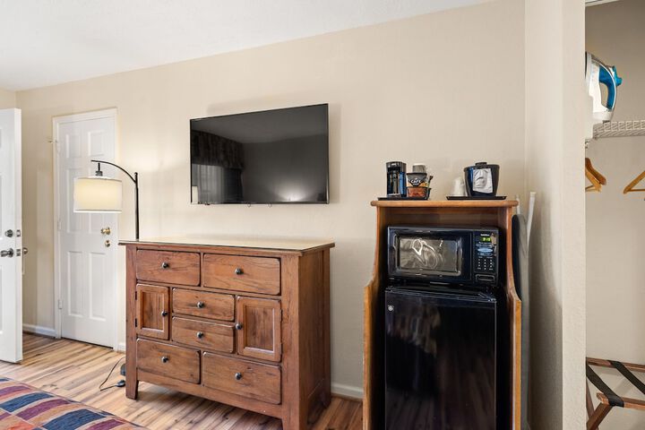 Room 12 of 65