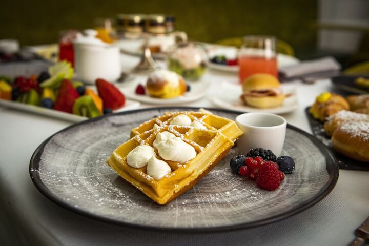 Breakfast/Coffee Service 105 of 122
