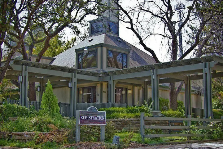 Exterior of AMERIGOLD SUITES