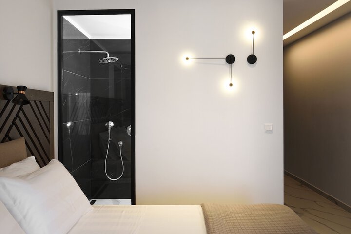 Room 5 of 71