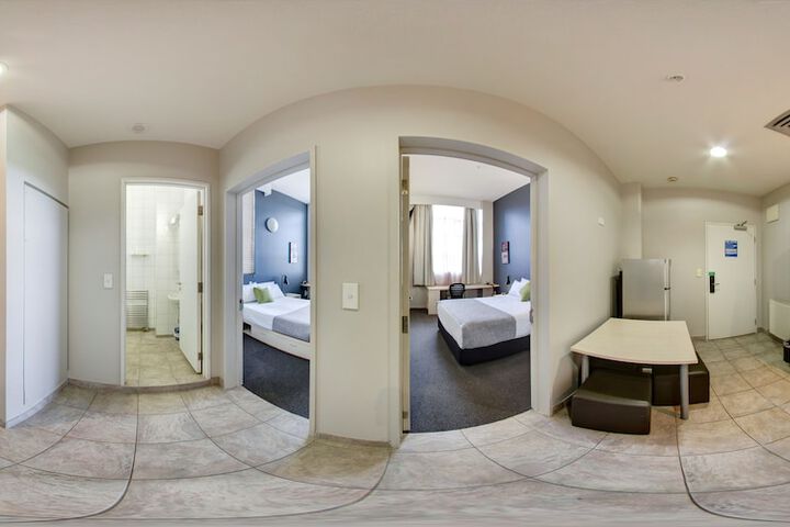 Room 2 of 41