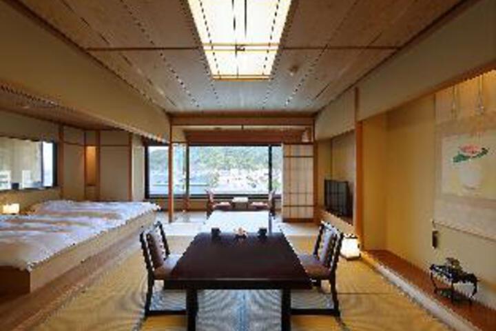 Room 9 of 19