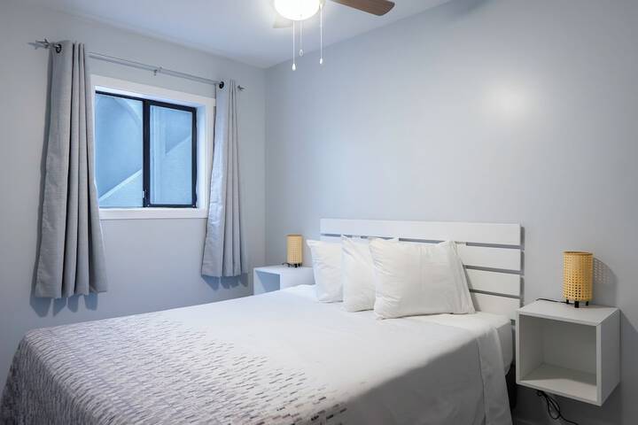 Room 33 of 147