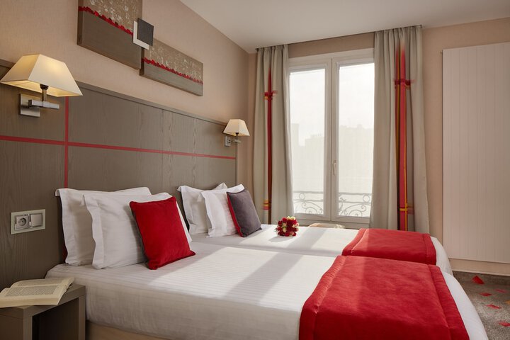 Room 8 of 33