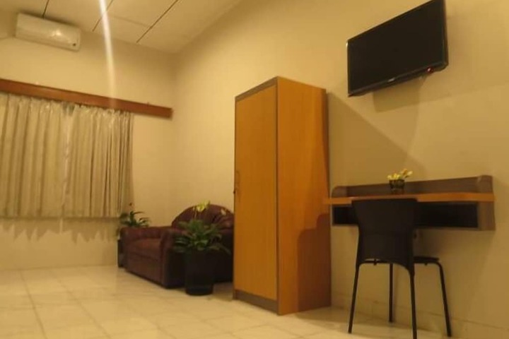 Room 16 of 35