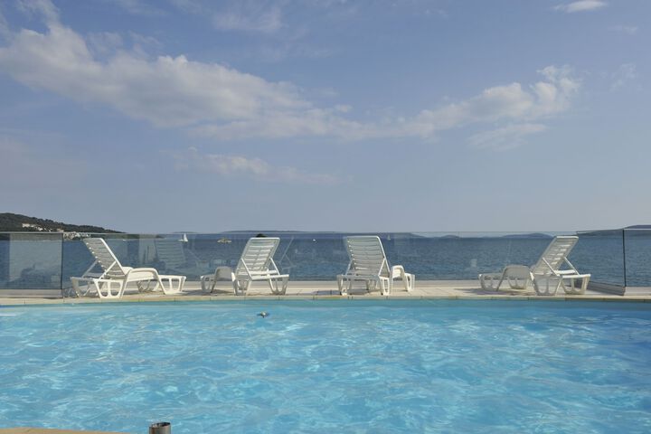 Pool 25 of 44