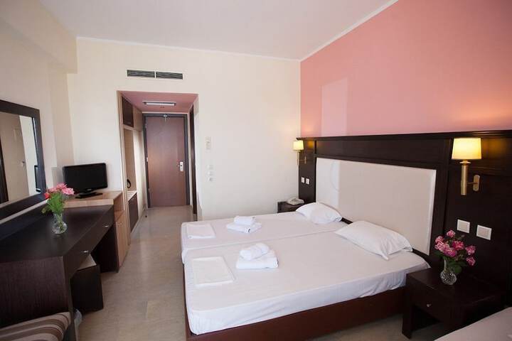 Room 6 of 63