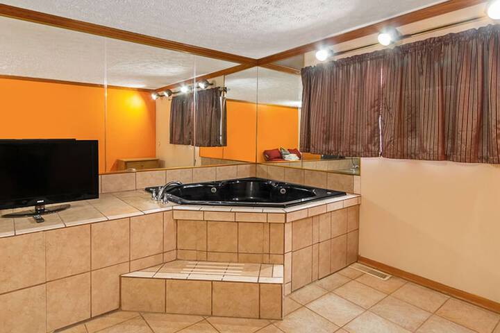 Jetted tub