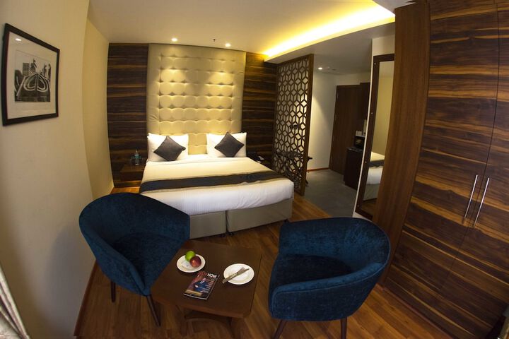 Room 3 of 49