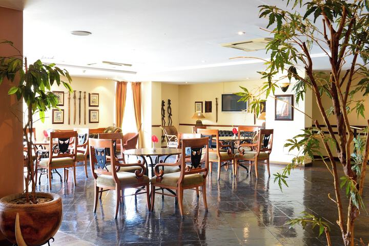 Lounge 176 of 276