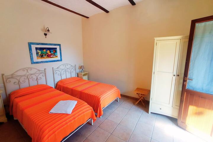 Room 6 of 30