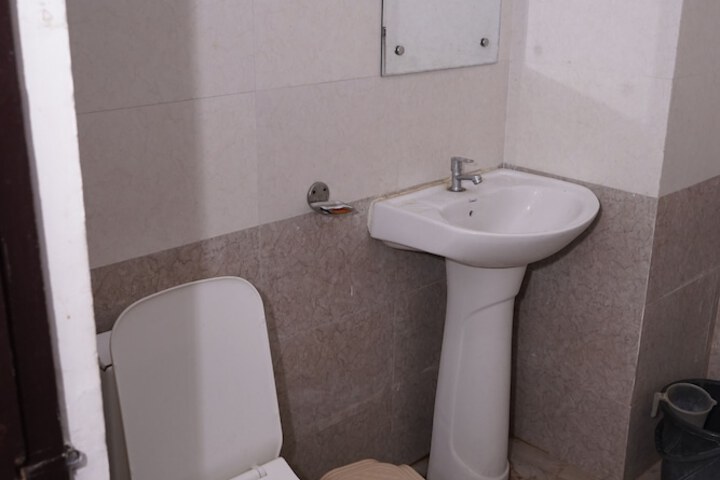 Room 14 of 18