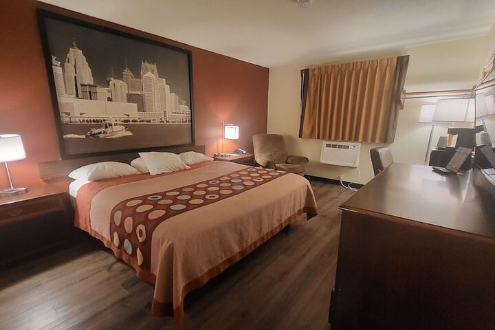1 King Bed (8 of 14)