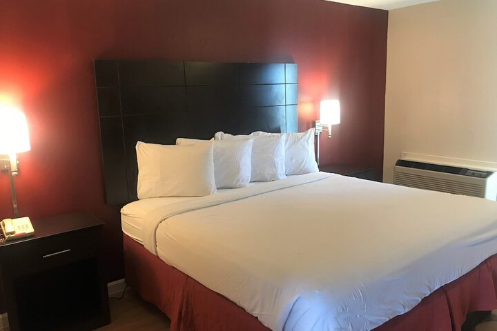 Room 6 of 9