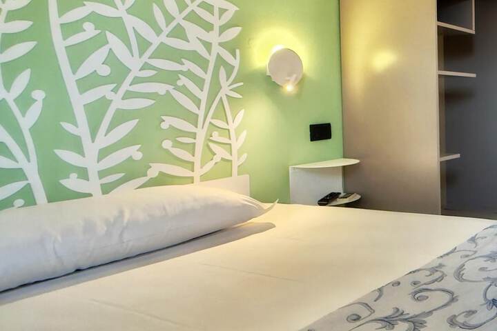Room 43 of 106