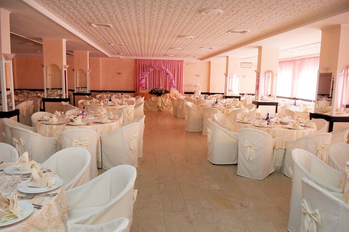 Ballroom/Hall 51 of 72