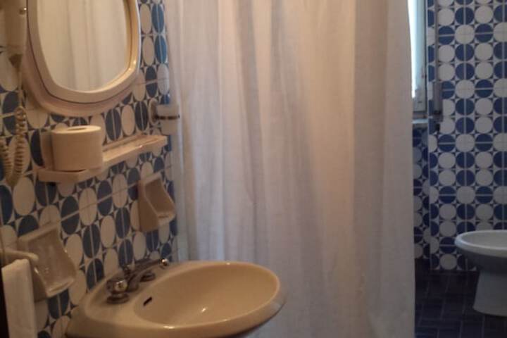 Room 21 of 31