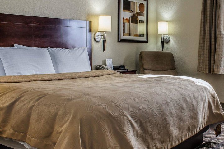 1 King Bed Efficiency (2 of 19)