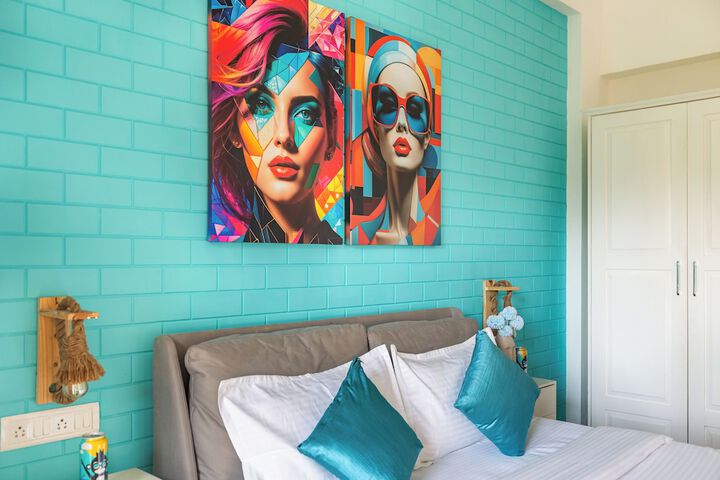 Room 43 of 682